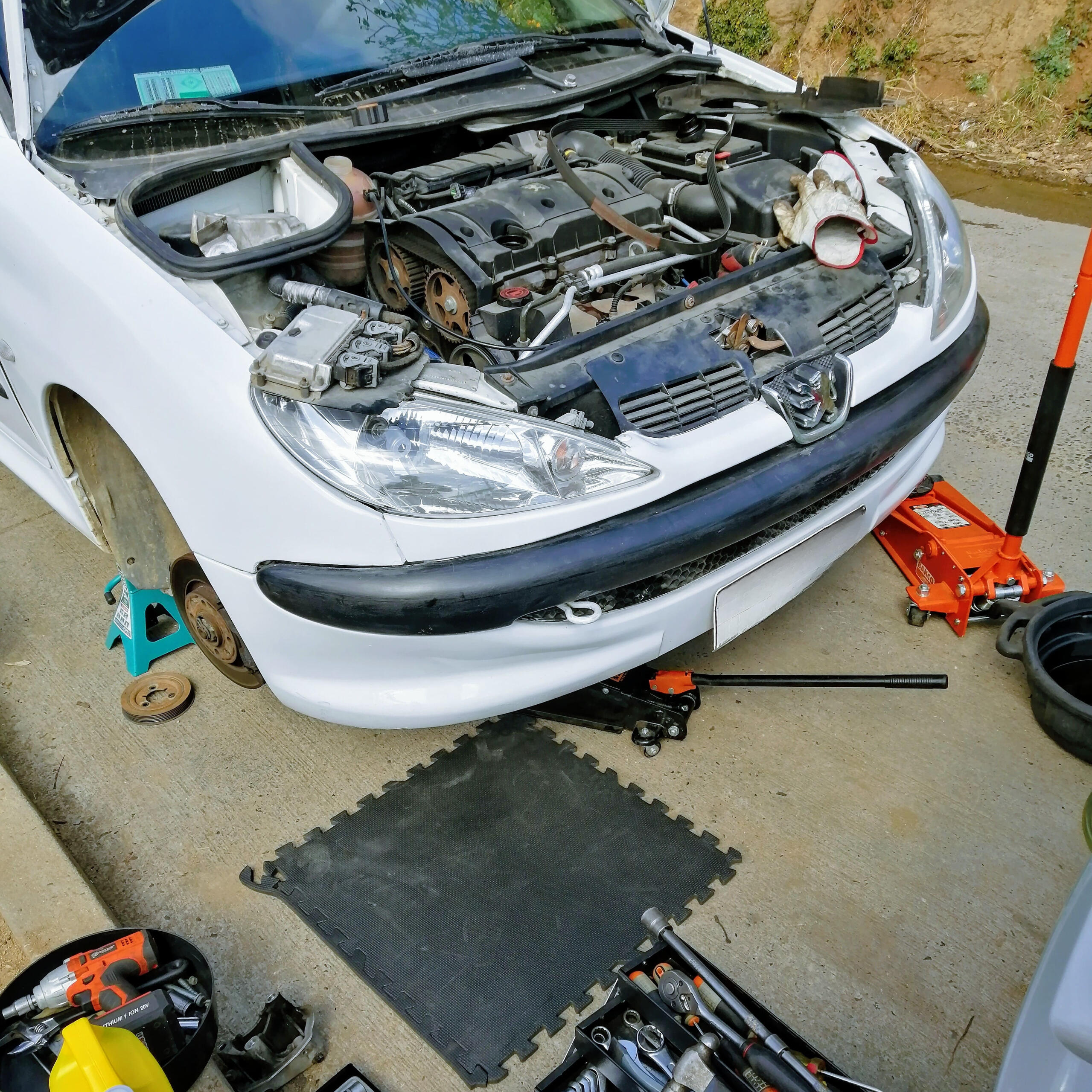 Cambio de kit de distribución y bomba de agua Peugeot 206
